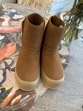 UGG Platform Mini Boots | Chestnut Suede | with box | New | Size 5 NWOT